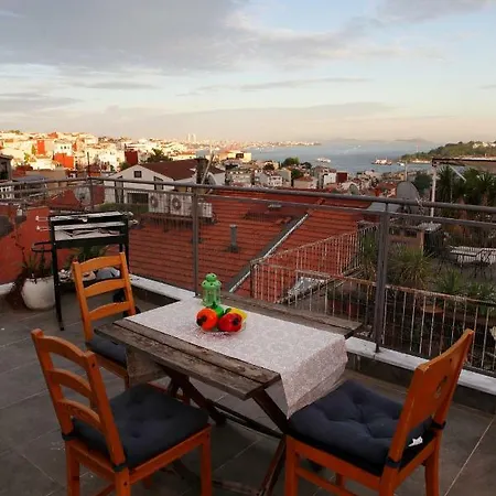Magnificent Private Terrace W/sea View In Taksim イスタンブール